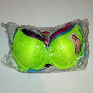 Set of 12 women bra's in different colors, size : 40C